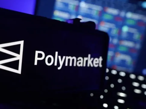 Резервист и гражданский обвиняются в ставках на военные действия