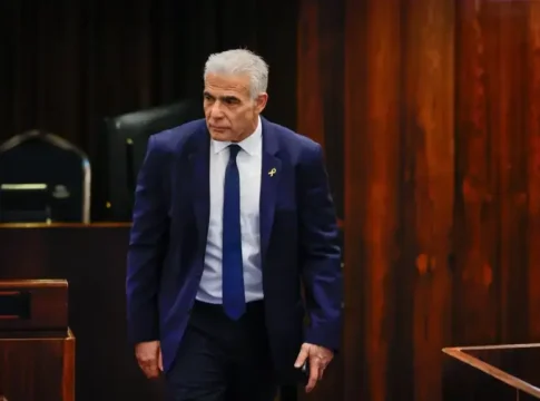 Лапид: «Бюджет бьет по избирателям «Ликуда» ради ультраортодоксов и Смотрича»