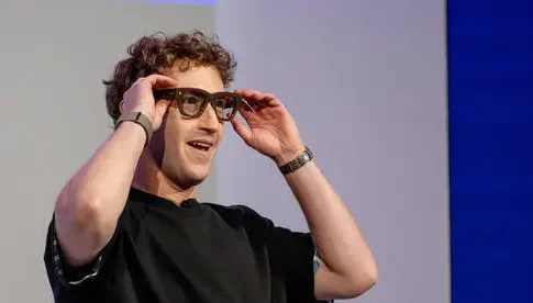 Meta планирует внедрить распознавание лиц в умные очки