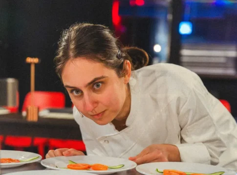 Театр со вкусом: עינב קגן представила интерактивный кулинарный спектакль