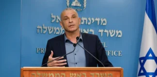 Экс-министр Моше Кахлон предстанет перед судом по обвинению в мошенничестве Экс-министр Моше Кахлон предстанет перед судом по обвинению в мошенничестве