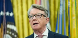 Полиция Лондона обыскала дома лорда Мандельсона по делу Эпштейна