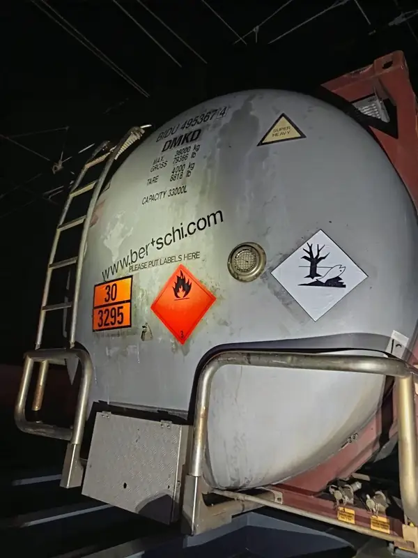 Поезд с опасным грузом сошёл в Ируне