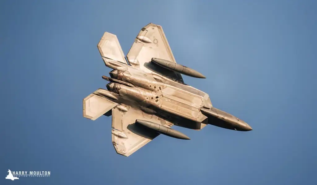 США перебрасывает 118 истребителей и 40 танкеров за 48 часов