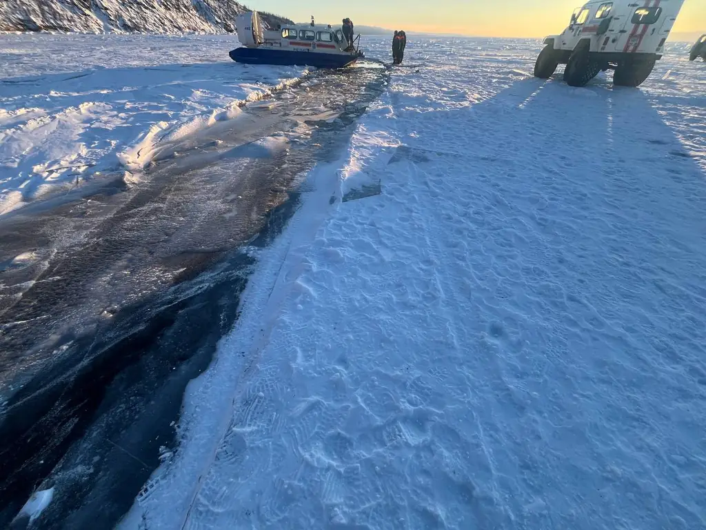 Восьмеро погибли при провале под лёд Байкала