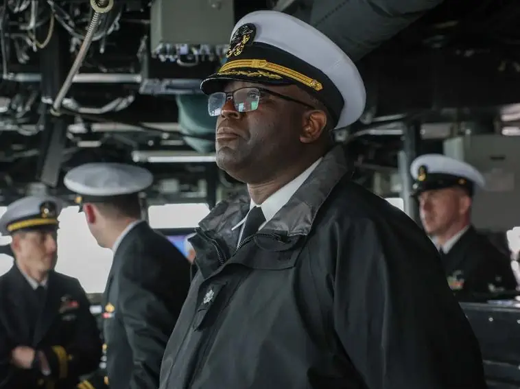 Командира USS Truxtun сняли после столкновения с USNS Supply