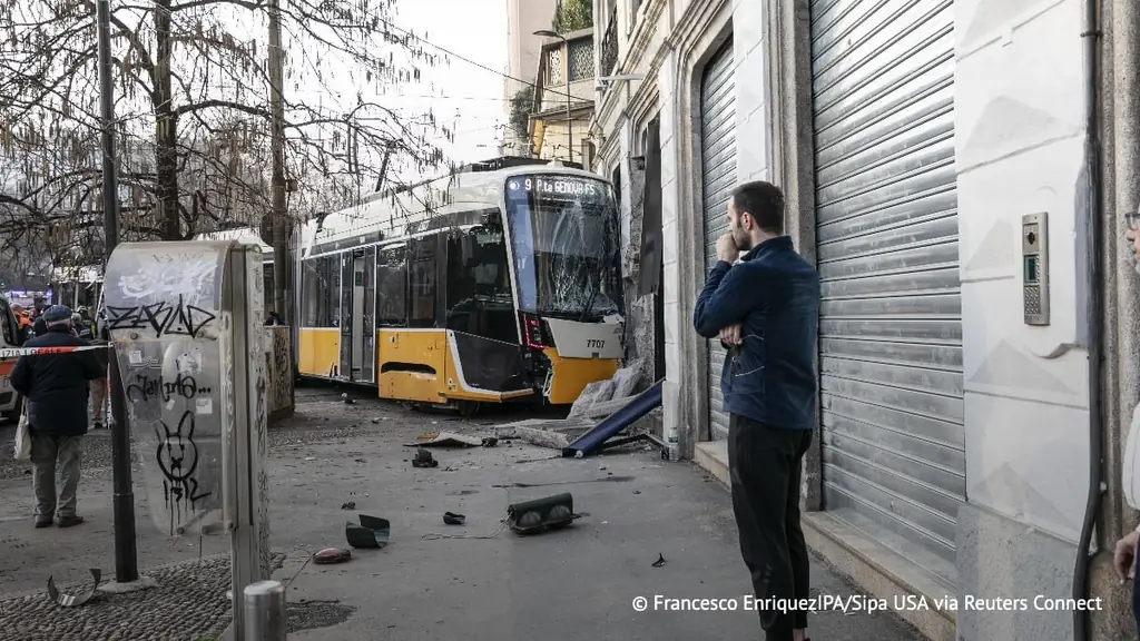 Трамвай сошёл с рельс в Милане: 1 погибший, 39 пострадавших