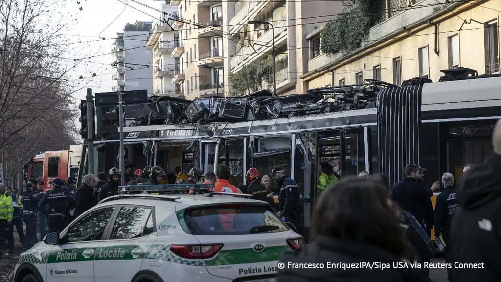 Трамвай сошёл с рельс в Милане: 1 погибший, 39 пострадавших