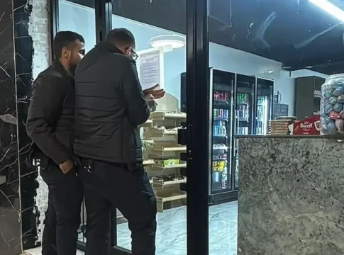 Кафе в Хуре закрыли на месяц за наем нелегала