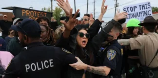 Суд в Чикаго снял ограничения на применение силы иммиграционными агентами Суд в Чикаго снял ограничения на применение силы иммиграционными агентами