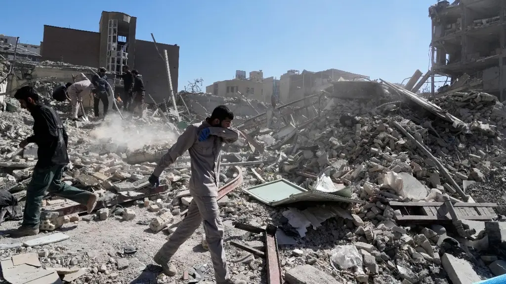 Ближний Восток в огне: Иранские атаки отражены, мир на грани