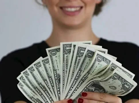 Сколько нужно зарабатывать, чтобы попасть в топ-10% израильтян?