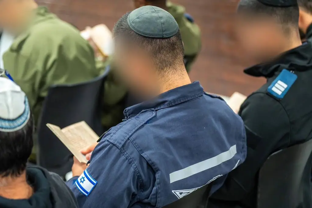 Во время масштабной операции ВВС Израиля читают Мегиллу