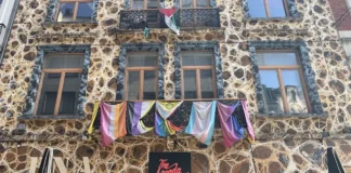 В Брюсселе флаг Палестины разместили над ЛГБТ-символикой