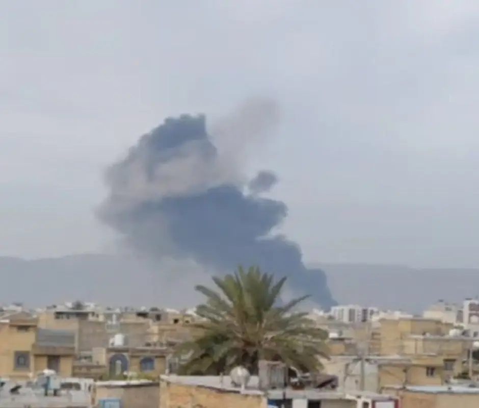 Иран под ударом: атаковали авиабазу в Ширазе и ракную базу у Хомейни