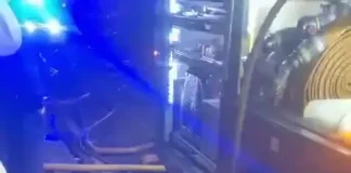 В Лондоне взорвался газовый баллон при тушении сожжённых антисемитами машин скорой помощи (видео)