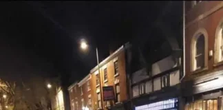 Водитель наехал на пешеходов в центре Дерби. Около 20 пострадавших, несколько в критическом состоянии.