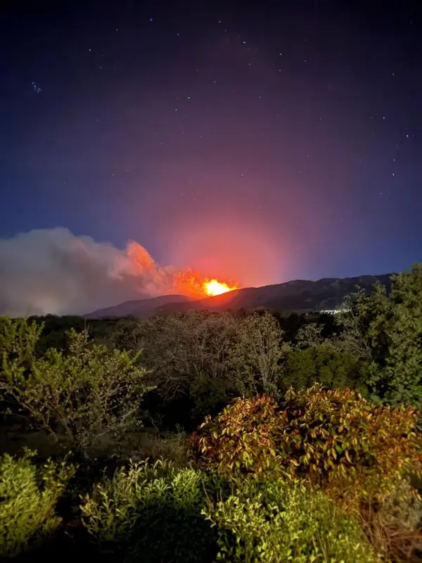 В Испании бушует крупный пожар у Лосар-де-ла-Вера