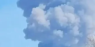 Мощный взрыв на нефтехимическом заводе в Нижнекамске (видео)