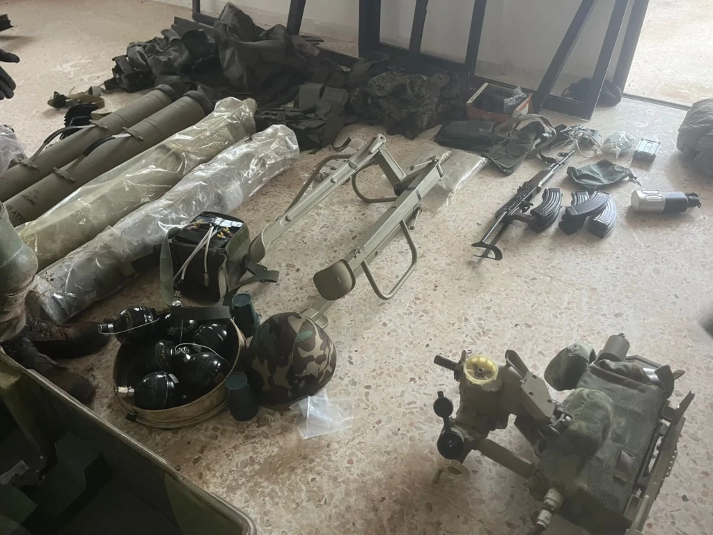 захваченное оружие Хезболлы вместе с террористами 