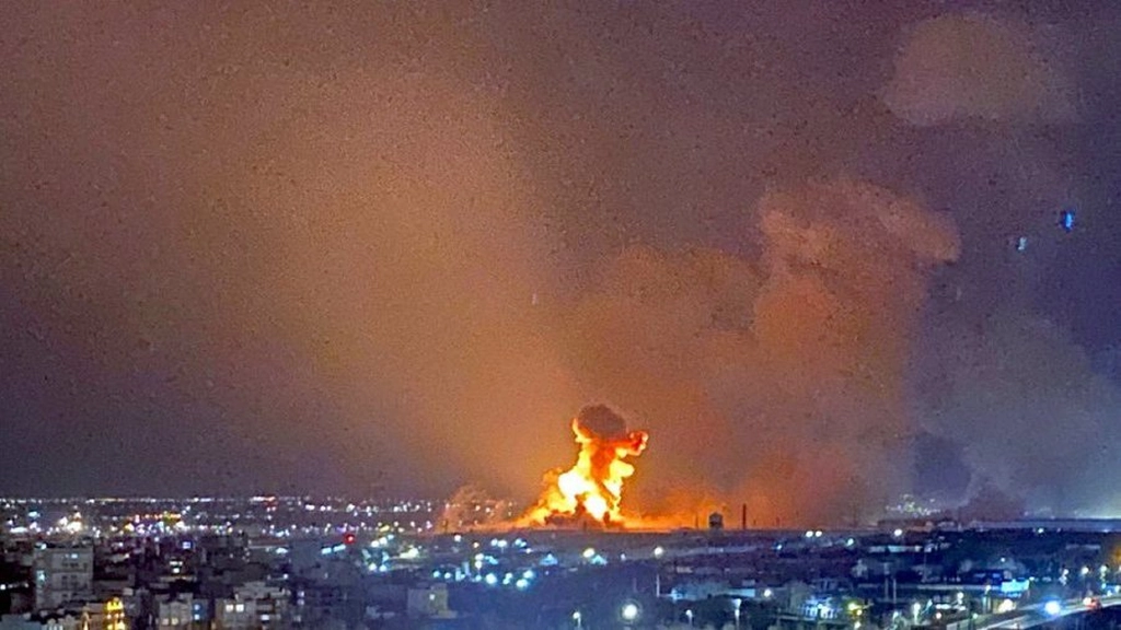 Поступают сообщения о нанесении удара по алюминиевому заводу Iralco в Араке