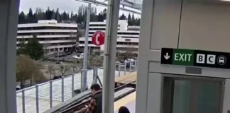 В Сиэтле мужчина с шизофренией пытался столкнуть пассажира под поезд Подозреваемый — Elisio Melendez, у которого зафиксирована шизофрения и который неоднократно признавался невменяемым.