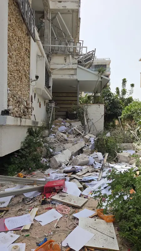 Иранская ракета с кассетной БЧ разрушила дома в Бней-Браке и Рамат-Гане