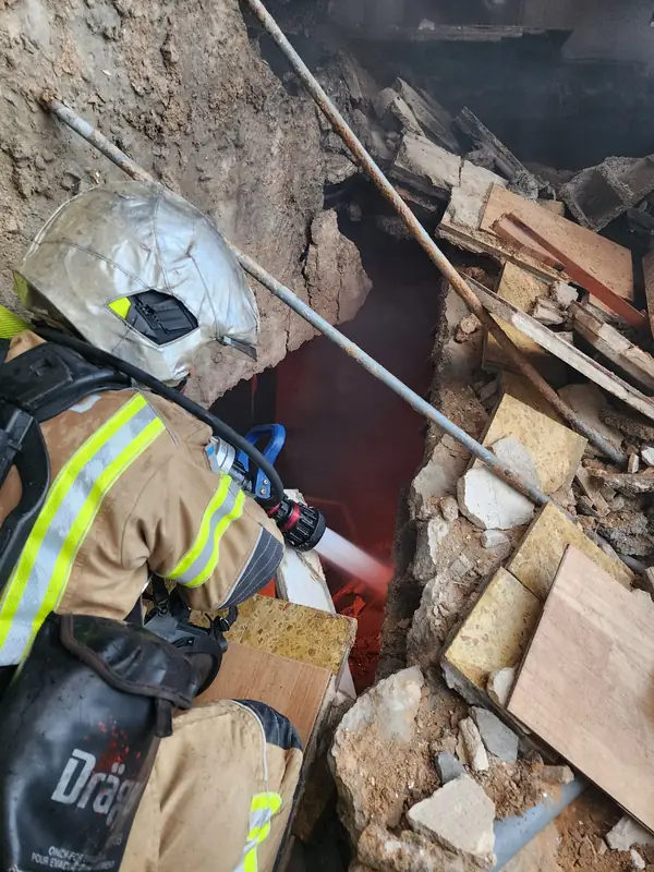 Хайфа. Риск обрушения здания после попадания ракеты