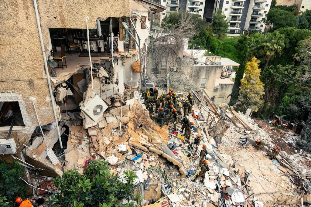 «Одна из самых сложных операций»: в Хайфе извлекли тела четырех погибших после удара иранской ракеты