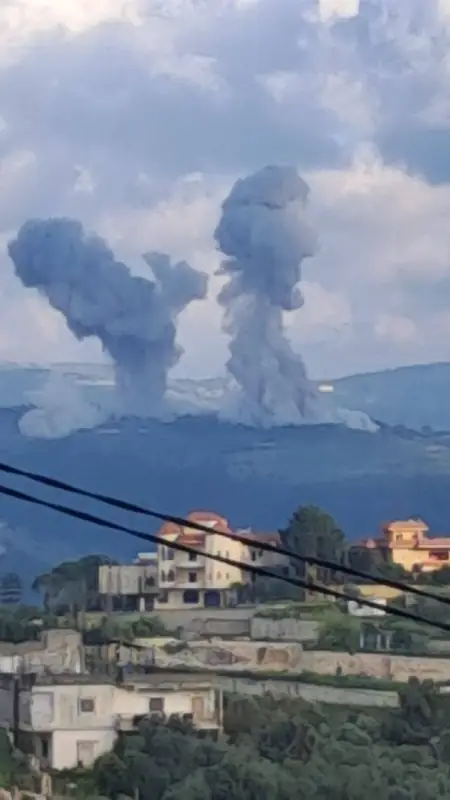 Ливанские СМИ: ЦАХАЛ взрывает здания в районе Кантра и Дейр-Сариан прямо сейчас