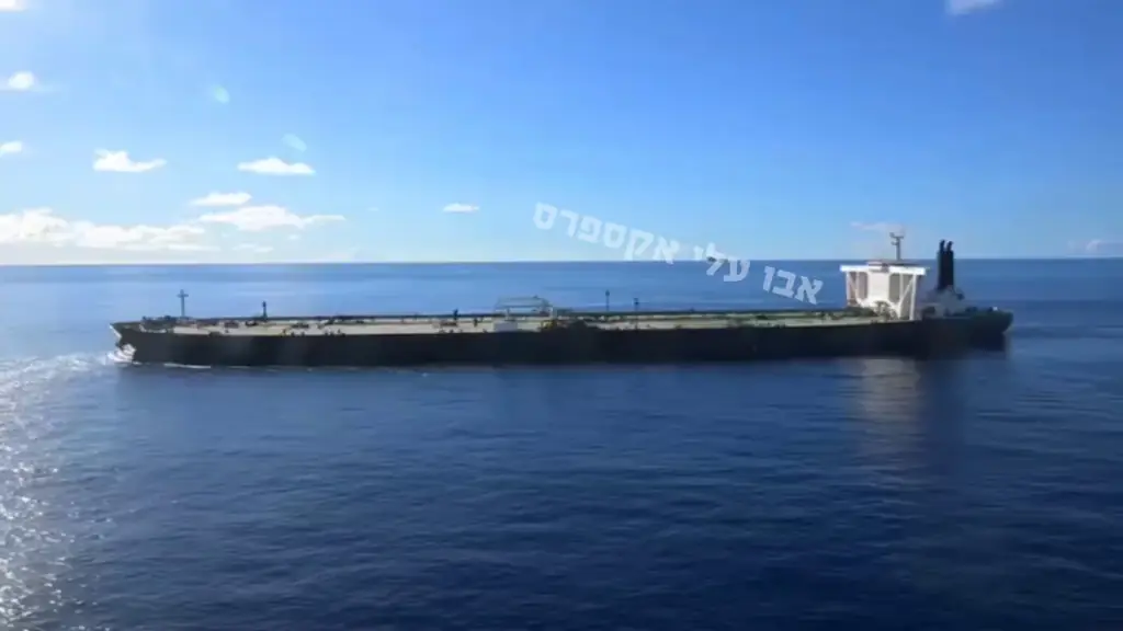 ВМС США поднялись на борт танкера Majestic в Индийском океане из-за нефти