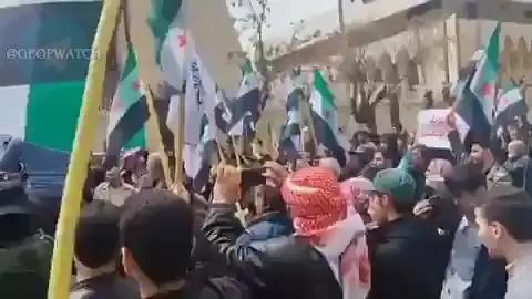 Сирия: демонстранты атаковали посольство ОАЭ в Дамаске