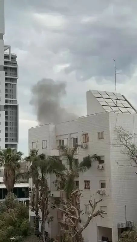 Сообщения об обнаружении нескольких зон падения осколков в центре страны