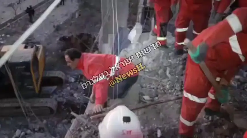 Тегеран: Масштабная операция Красного Полумесяца по поиску пострадавших