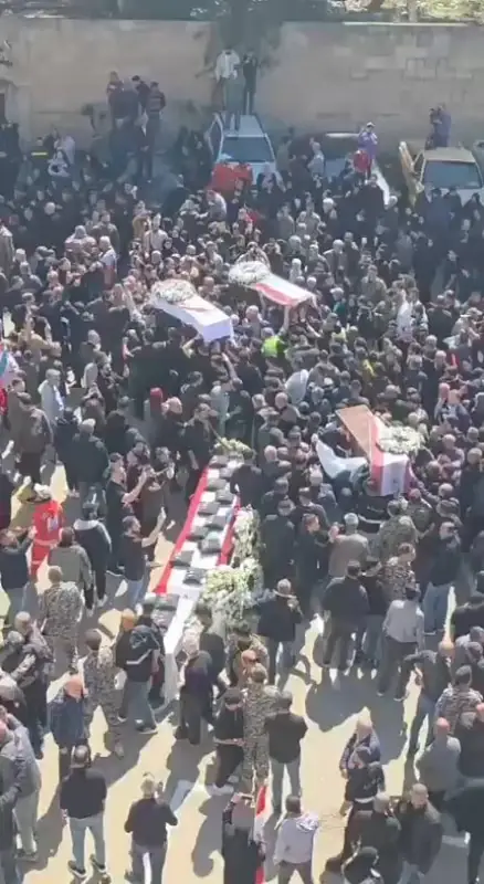 В Набатии проходят похороны погибших в результате вчерашних ударов