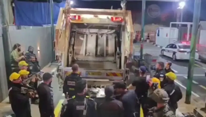 На КПП «Хуца Шомрон» предотвращена попытка провоза десятков нелегалов в мусоровозе