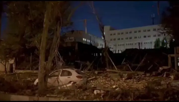 Власти Ирана опубликовали видео последствий атаки в Тегеране на улице Азади