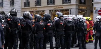 Париж на осадном положении: 10 тысяч силовиков охраняют фанатов ПСЖ Париж на осадном положении: 10 тысяч силовиков охраняют фанатов ПСЖ