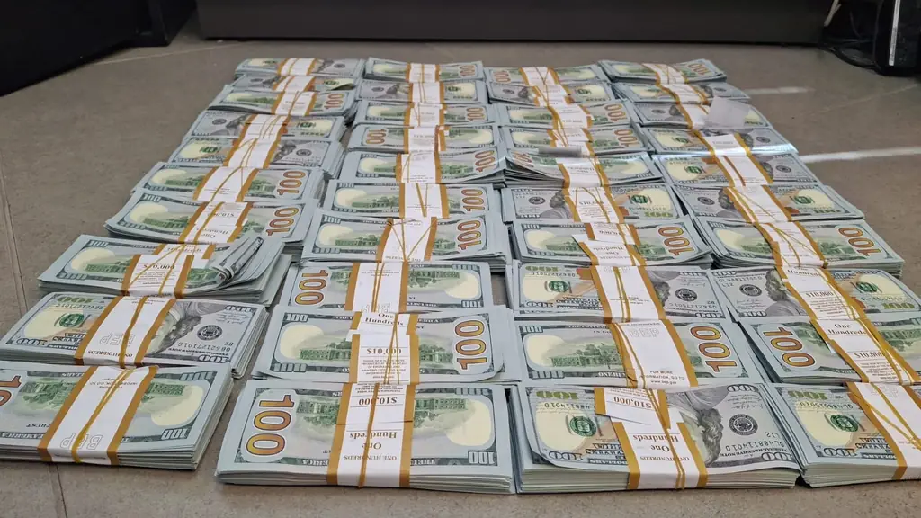 В Рахате изъяли 400 тысяч долларов и оружие