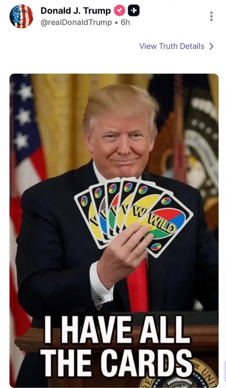 Президент Трамп опубликовал фото с картами UNO: «Все карты у меня в руках»