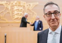 Джем Оздемир возглавил Баден-Вюртемберг: исторический прорыв в Германии В Германии впервые премьером земли стал политик турецкого происхождения