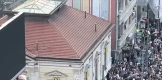 Десятки тысяч протестующих в Белграде требуют отставки Вучича: столкновения с полицией Масштабные протесты в Белграде: десятки тысяч людей вышли против Вучича