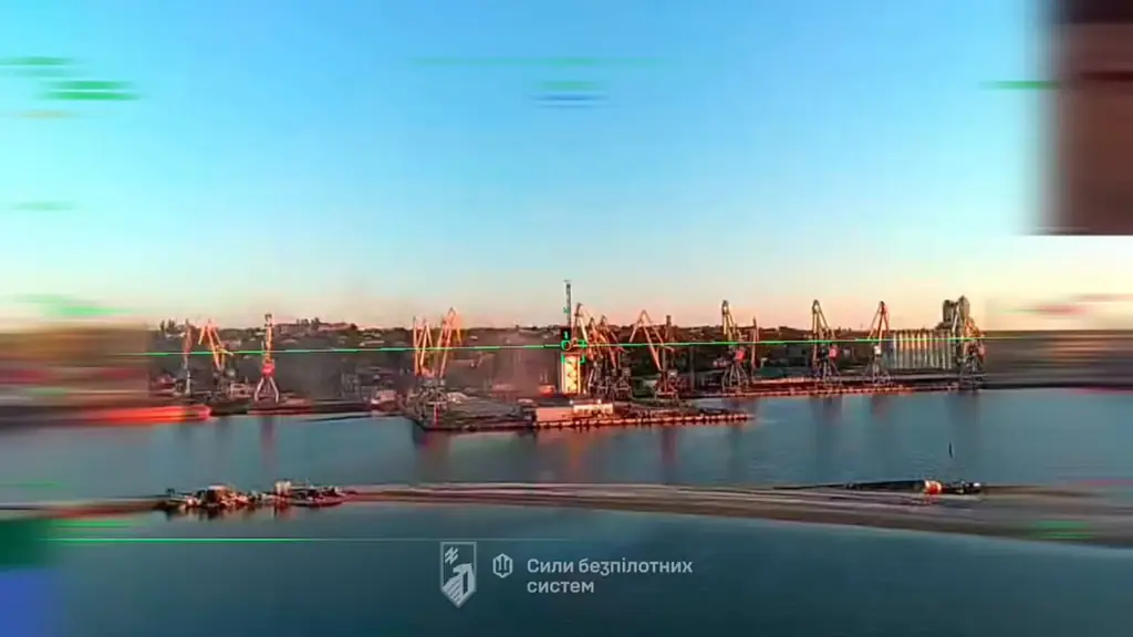 ВСУ нанесли удар по порту Мариуполя (видео)