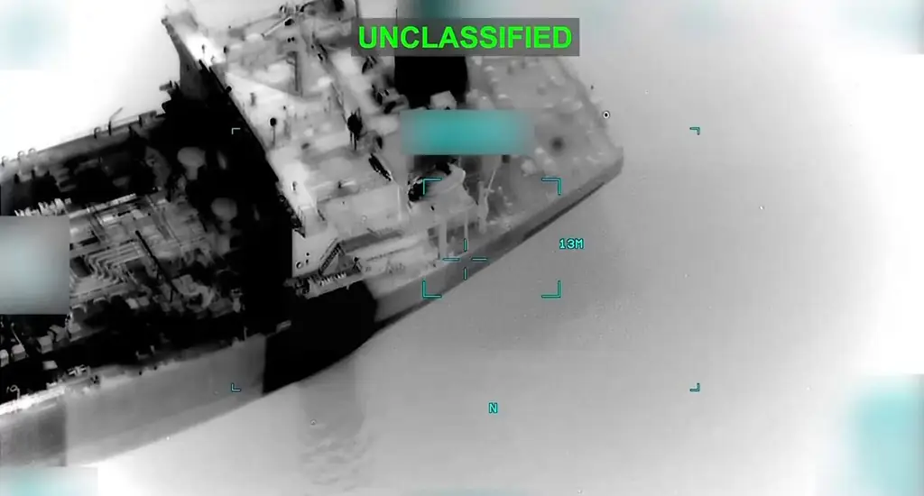 Силы США вывели из строя нефтяной танкер в Оманском заливе (видео)