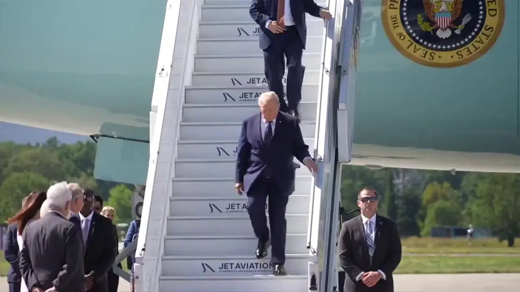 Трамп прибыл во Францию на саммит G7 после сделки с Ираном (видео)