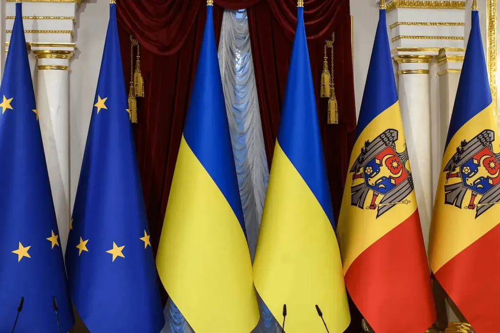 ЕС одобрил начало переговоров о вступлении Украины и Молдовы