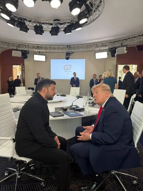 Опубликованы фотографии со встречи Дональда Трампа и Владимира Зеленского